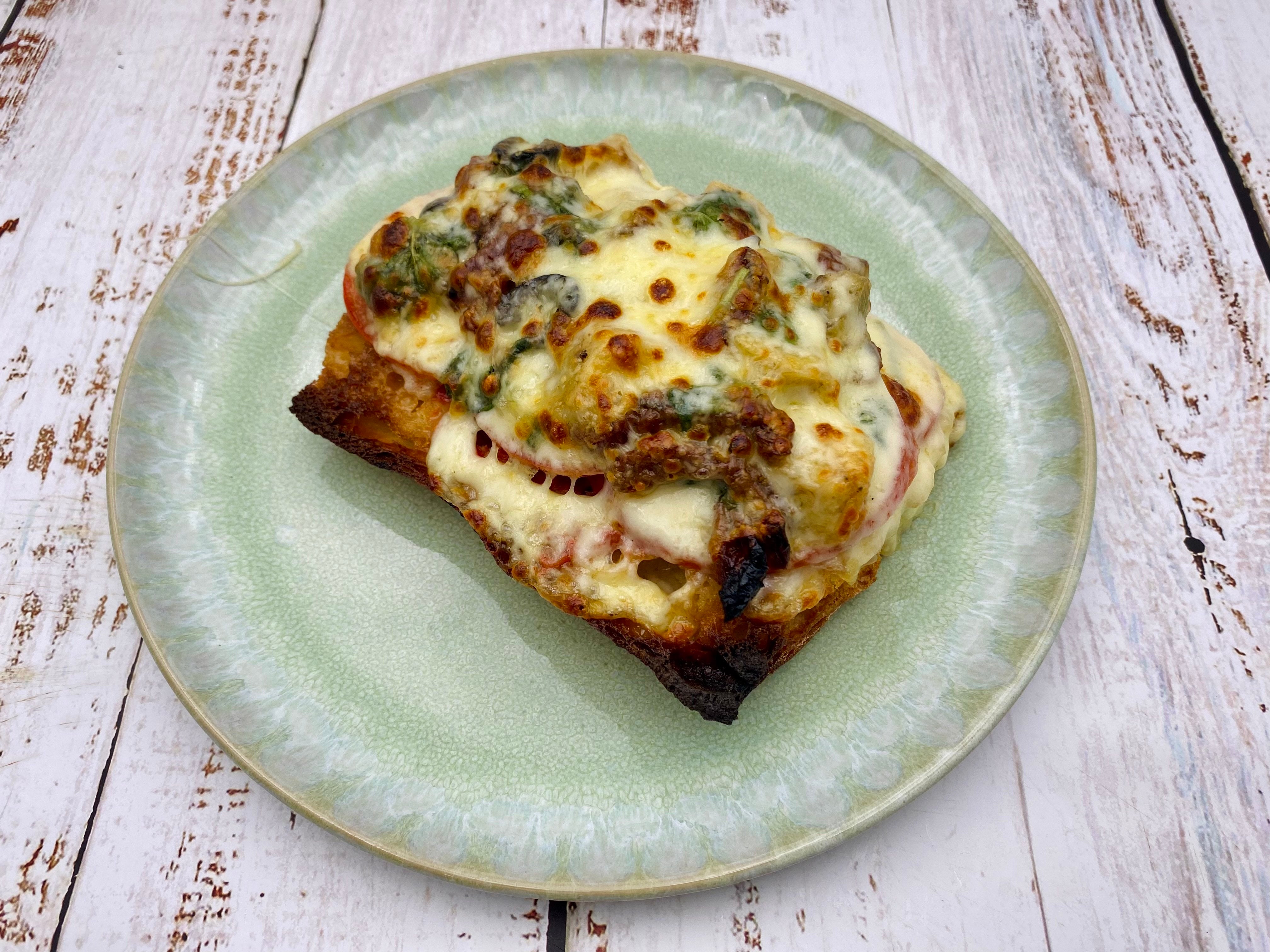 Gratiniertes Tomate-Mozzarella-Sandwich „deluxe“ – HENSSLERS Gratiniertes Tomate-Mozzarella-Sandwich „deluxe“ – HENSSLERS