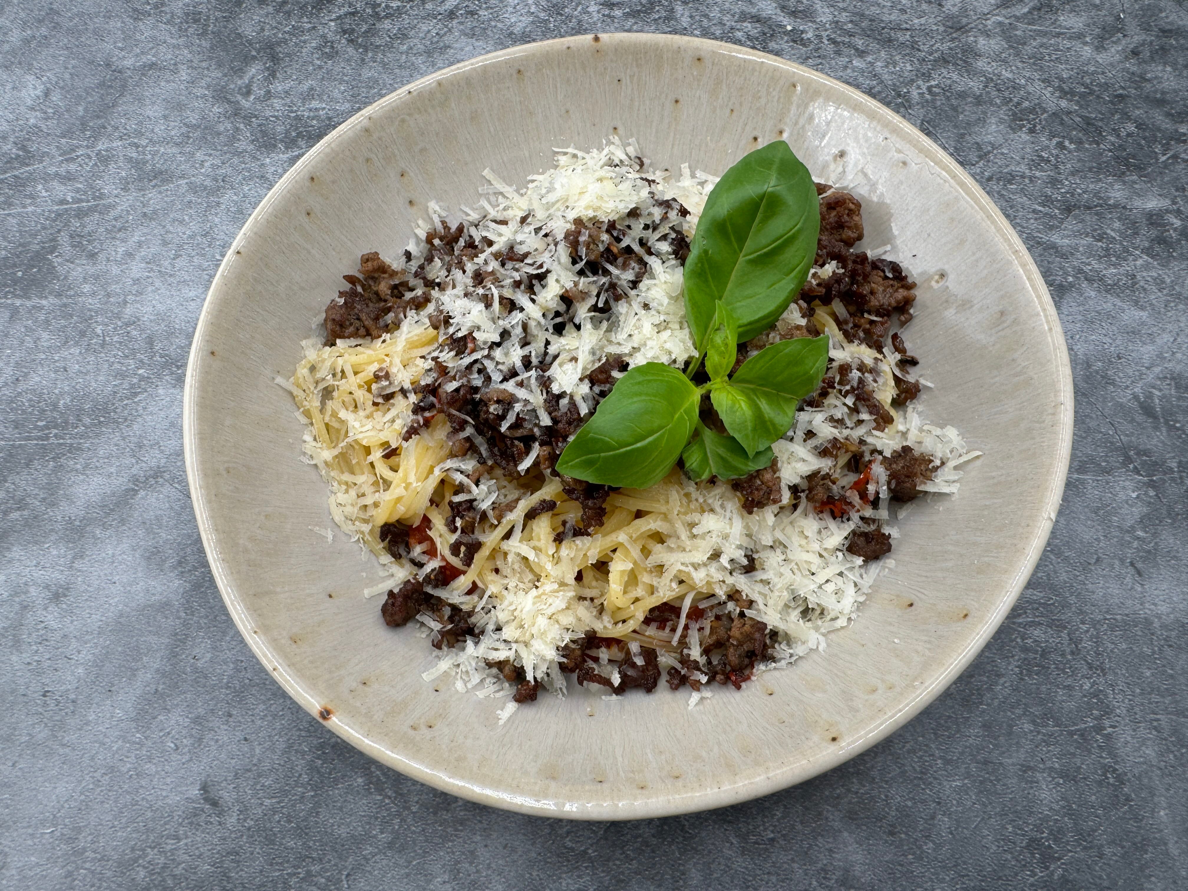 Spaghetti mit Chilihack und Tomatensauce – HENSSLERS