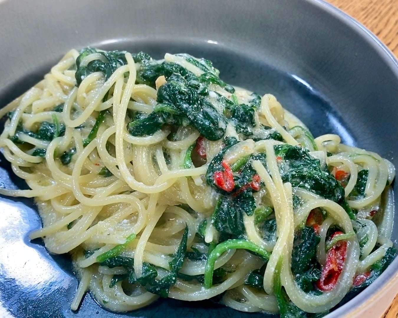 Spaghetti mit Spinat und Knoblauch – HENSSLERS Spaghetti mit Spinat und Knoblauch – HENSSLERS