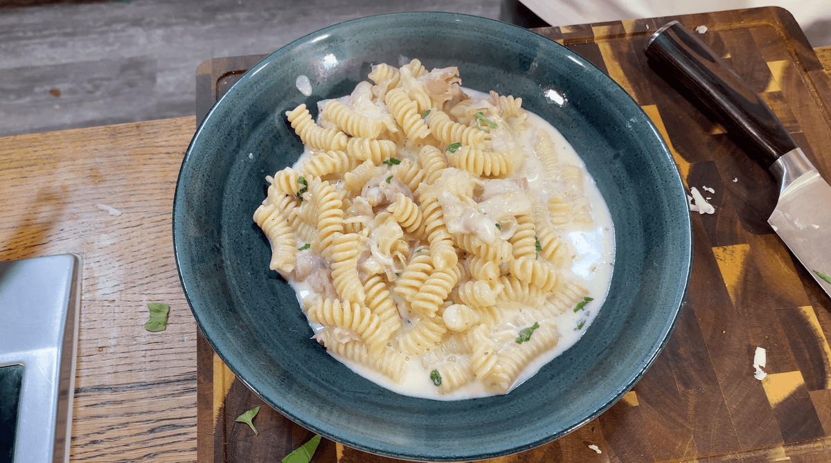 Pasta mit Käse-Speck-Sauce