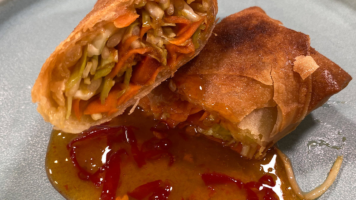 Knusprige Frühlingsrolle mit Sweet Chilisauce