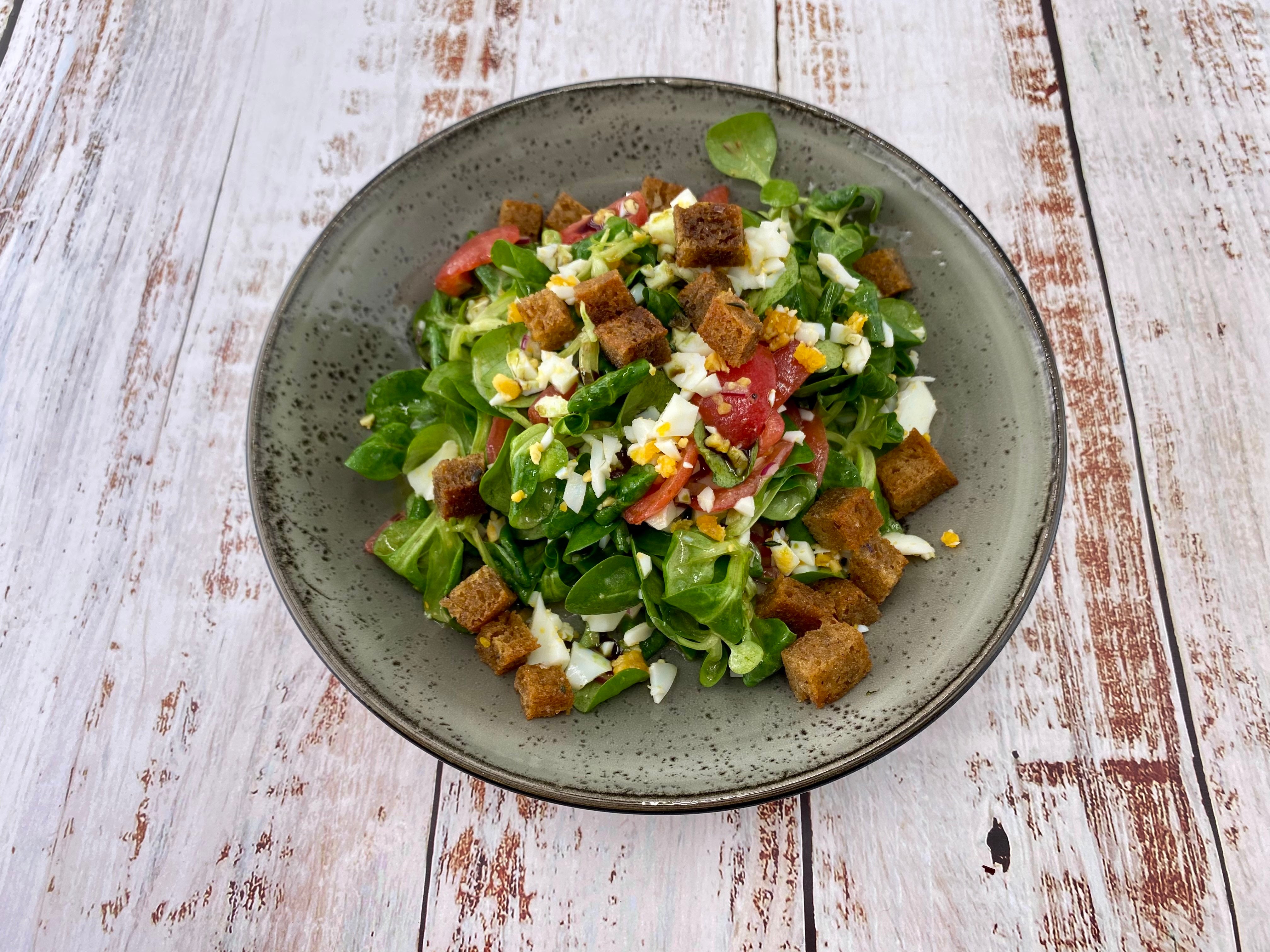 Feldsalat mit Tomate und Vinaigrette – HENSSLERS Feldsalat mit Tomate und Vinaigrette – HENSSLERS