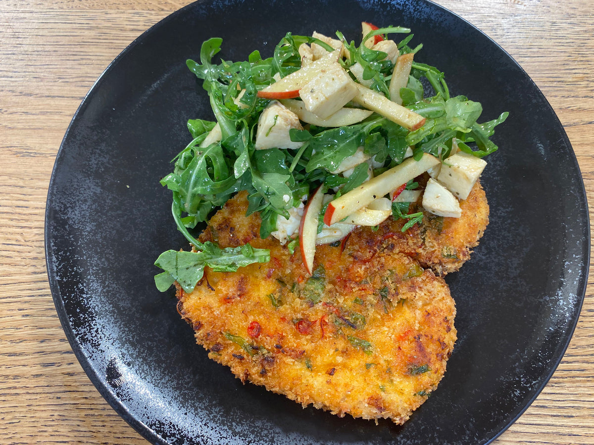 Knuspriges Hähnchenschnitzel mit Mozzarella-Salat