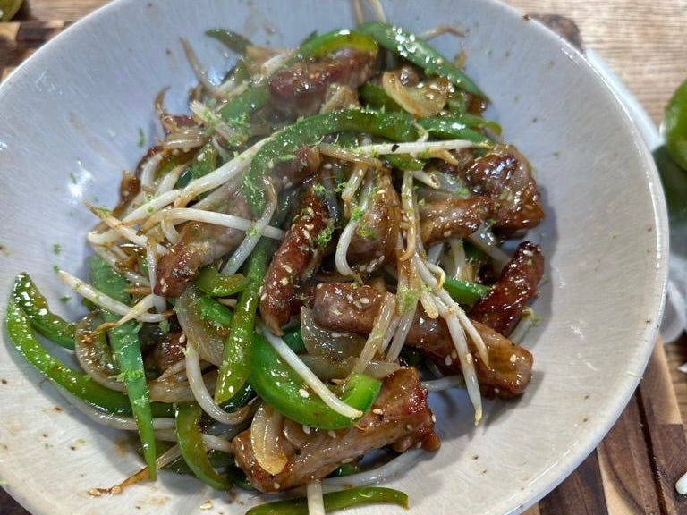 Rindfleischpfanne mit Sojasprossen und Teriyaki