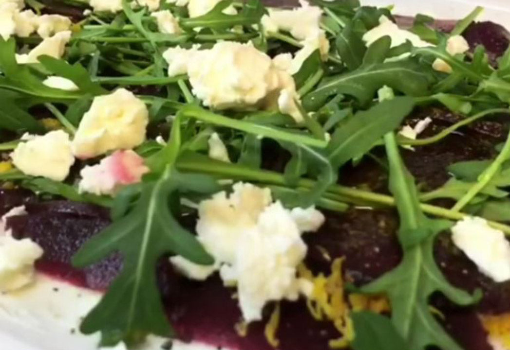 Rote Bete Salat mit Zitrone und Rucola
