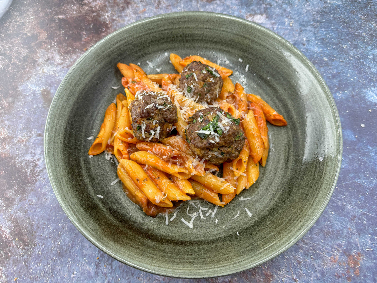 One-Pot-Pasta mit Fleischbällchen aus dem Philips Airfryer Dual Basket