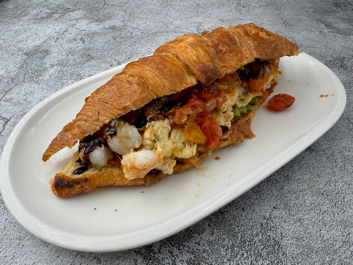 Knuspriges Croissant-Sandwich