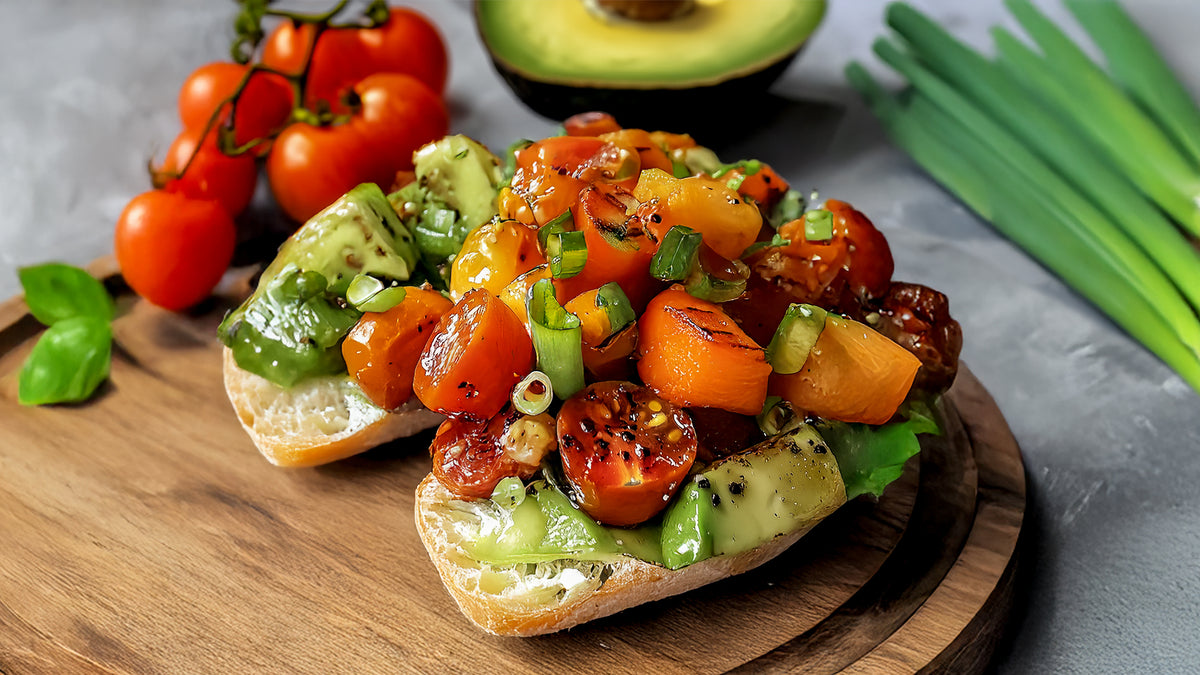 Avocado-Brot mit Tomate