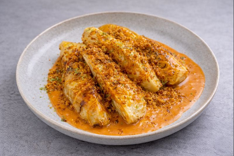 Spitzkohl mit Kokos, Curry und Panko-Crunch
