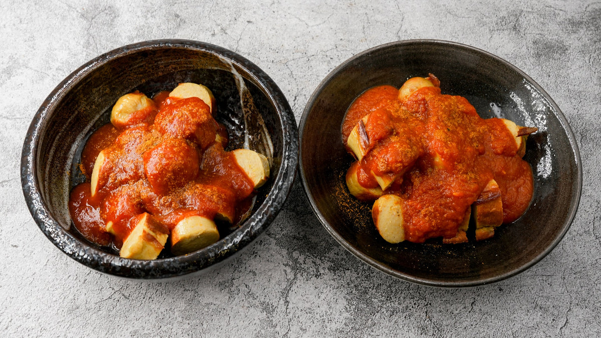 Zwei Currywurst-Saucen