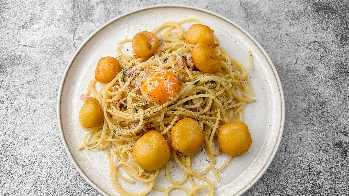 Spaghetti mit knusprigen Parmesanbällchen und Speck