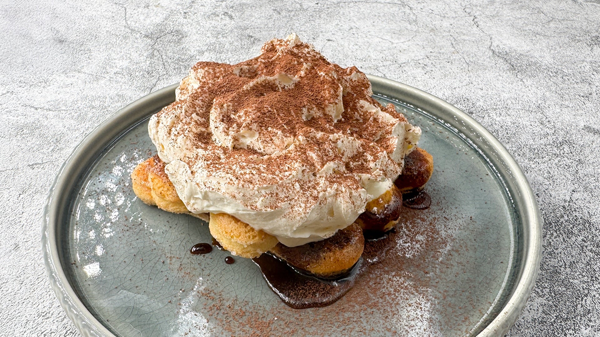 Lauwarmes Tiramisu mit Espresso-Karamell