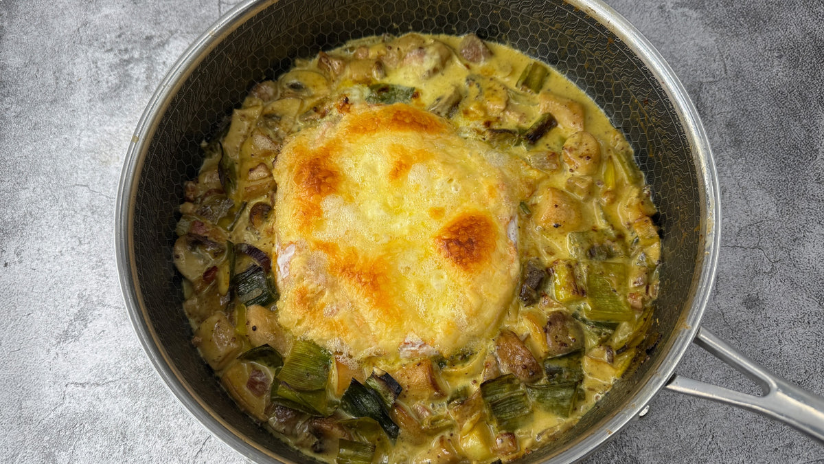 Ofenkäse mit cremigen Curry-Pilzen