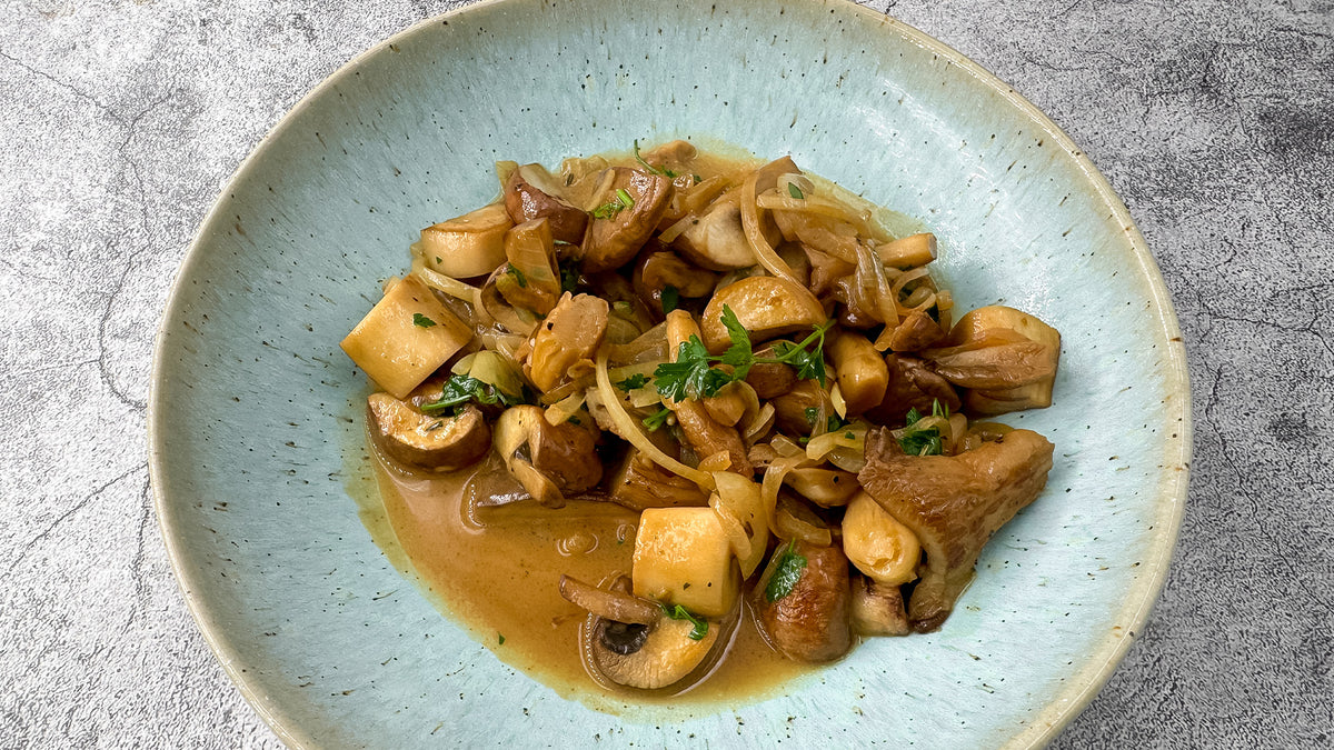 Gebratene Pilze mit Sojasauce und Zitrone