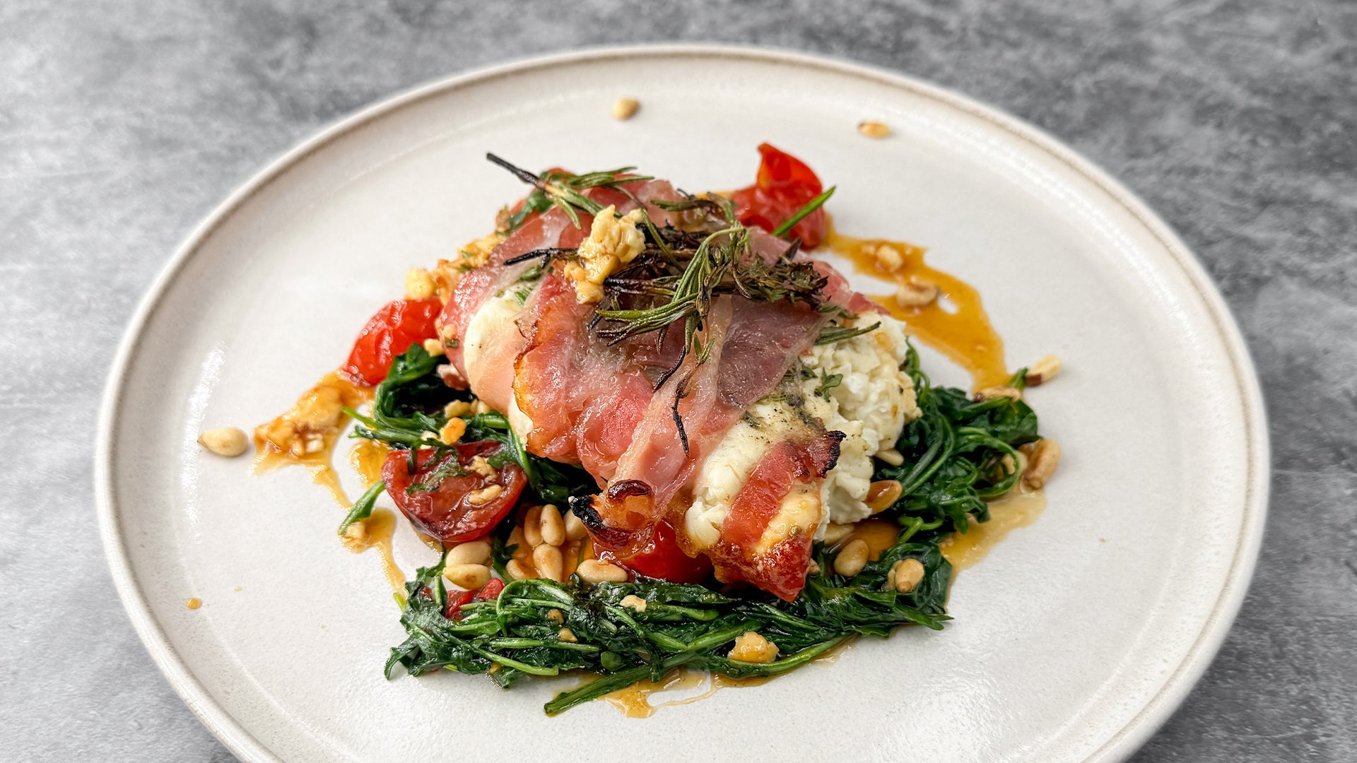 Gebackener Feta mit Speck und Honig